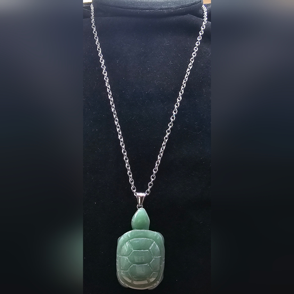 97. Green Aventurine Pendant Necklace